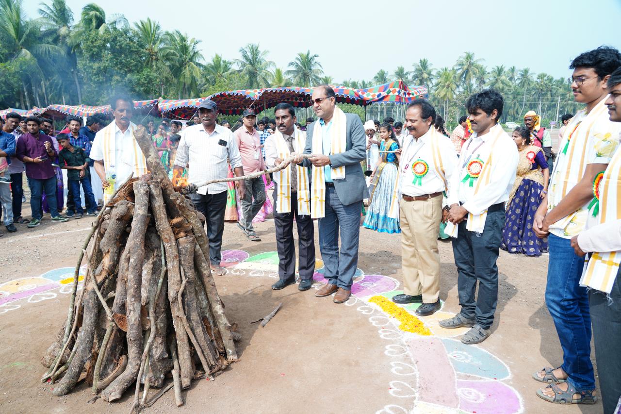 శ్రీనివాసా అటానమస్ ఇంజినీరింగ్ కళాశాలలో అంబరాన్నంటినీ సంక్రాంతి సంబరాలు