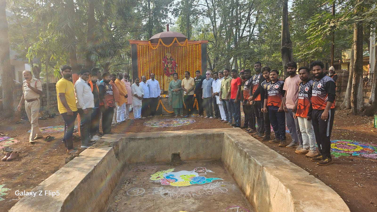 యువత స్వామి వివేకానందుడి బాటలో నడవాలి.