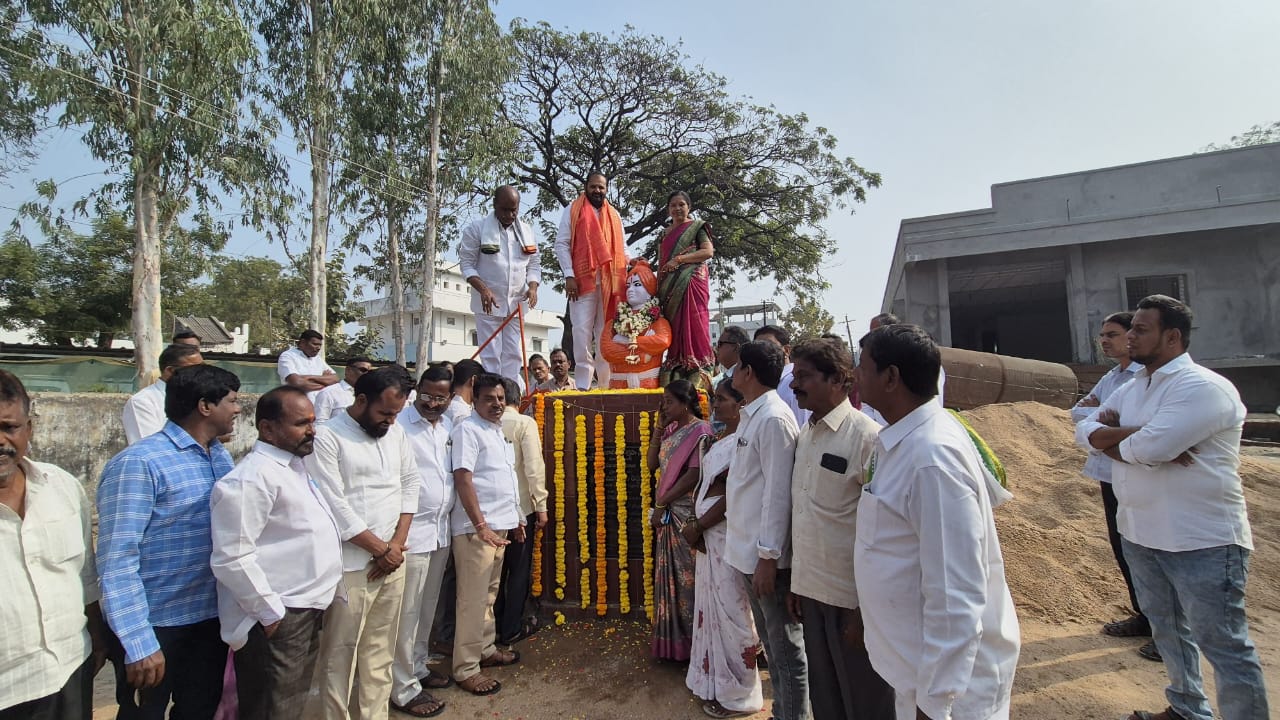 వివేకానందుని జీవితం యువతకు ఆదర్శం..