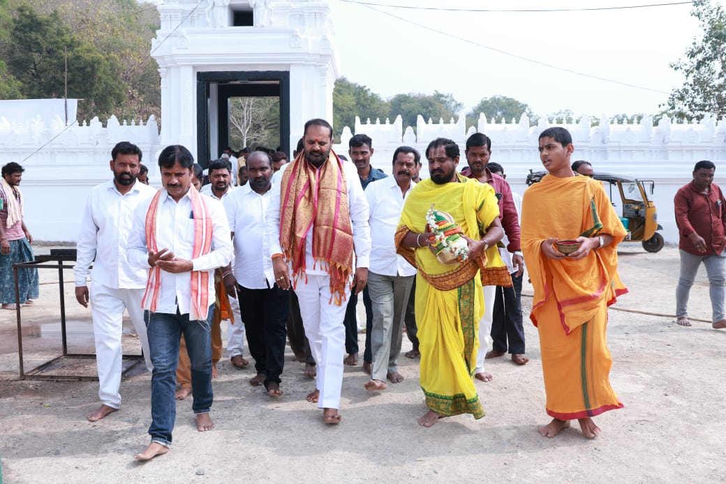 దేవునిపల్లి శ్రీ. లక్ష్మీ నరసింహ స్వామి ఆలయ అభివృధ్ధికి కృషి..