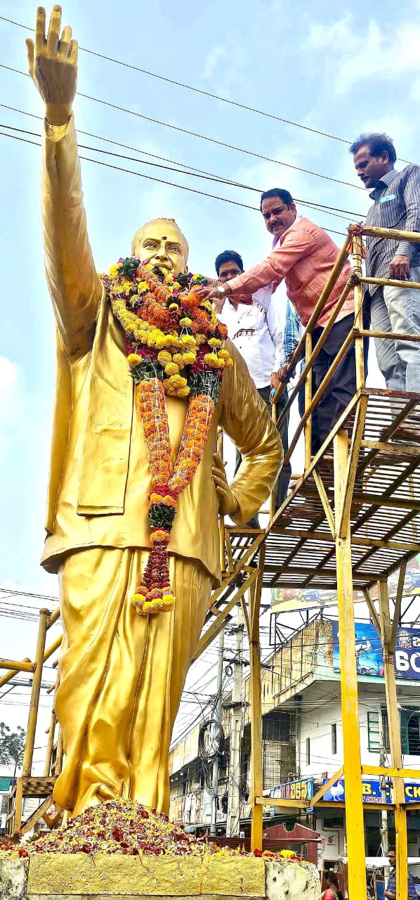 ఎన్టీఆర్ ఆశయ సాధనకు ప్రతి ఒక్కరు కృషి చేయాలి -జనసేన నేత గురాన అయ్యలు