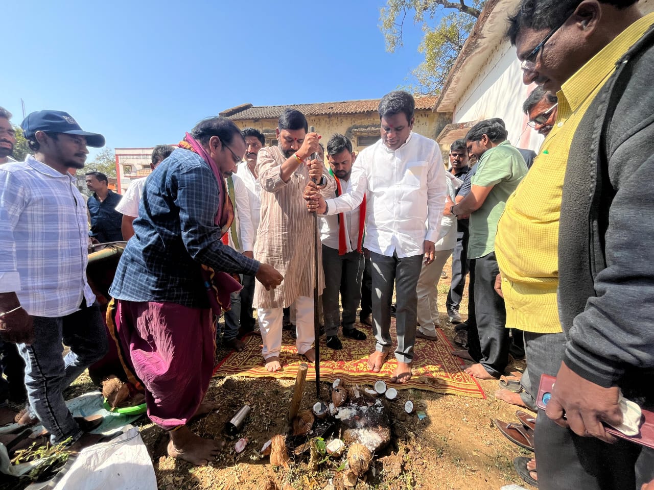 ఇందిరమ్మ నమూనా గృహానికి భూమిపూజ చేసిన ఎమ్మెల్సీ దండే విఠల్