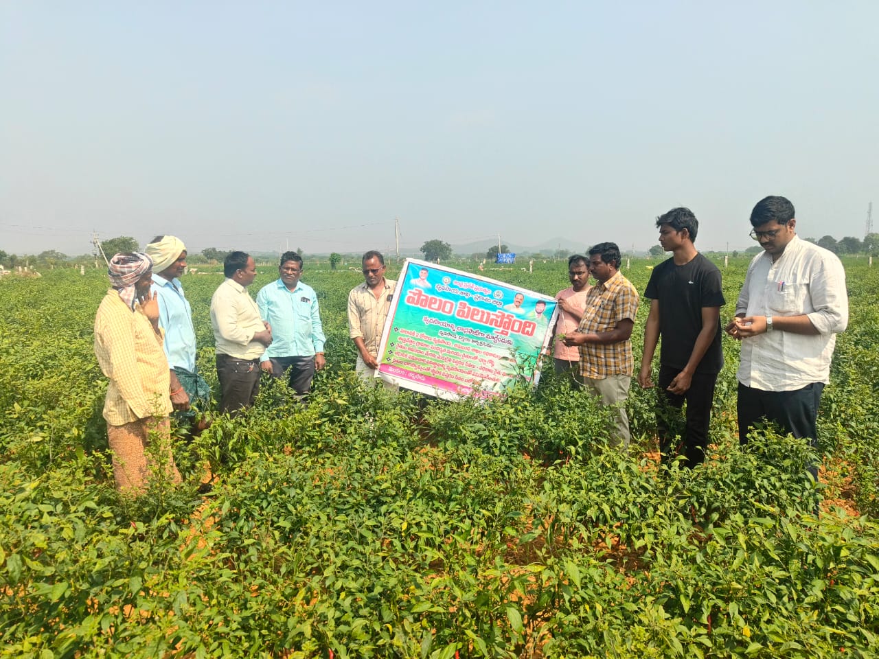 తర్లుపాడు మండలంలో లక్ష్మక్క పల్లె కొండారెడ్డి పల్లె గ్రామాలలో పొలం పిలుస్తుంది కార్యక్రమం.