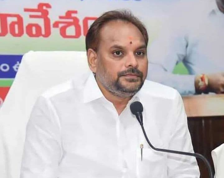 వికలాంగులు పెన్షన్లు తొలగిస్తే సహించేది లేదు