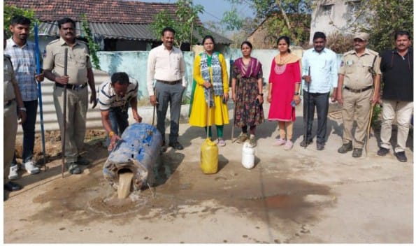 40 లీటర్ల నాటు సారా స్వాధీనం