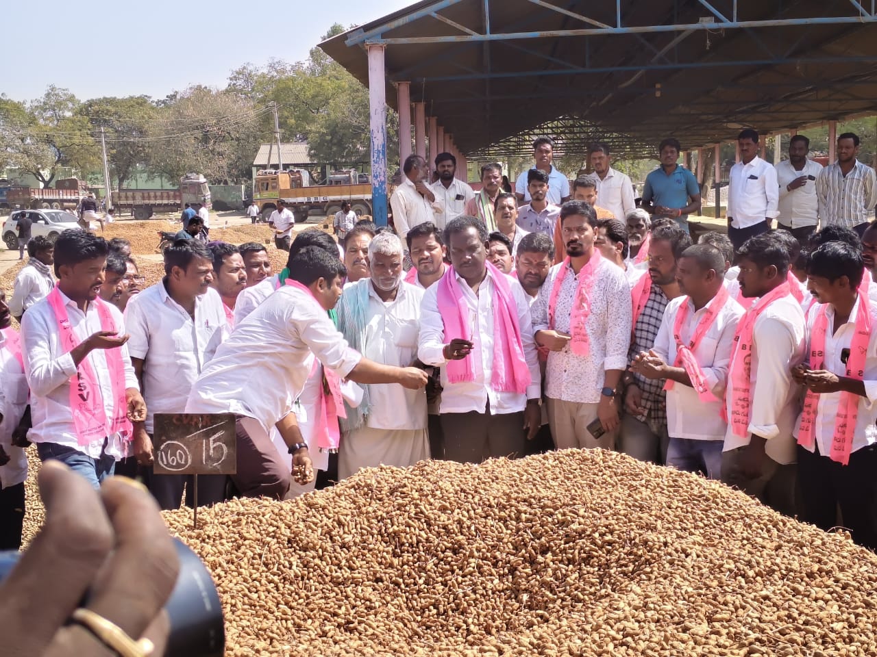 రైతులు పండించిన పంటకు కాంగ్రెస్ ప్రభుత్వం కనీస మద్దతు ధర ఇవ్వాలి