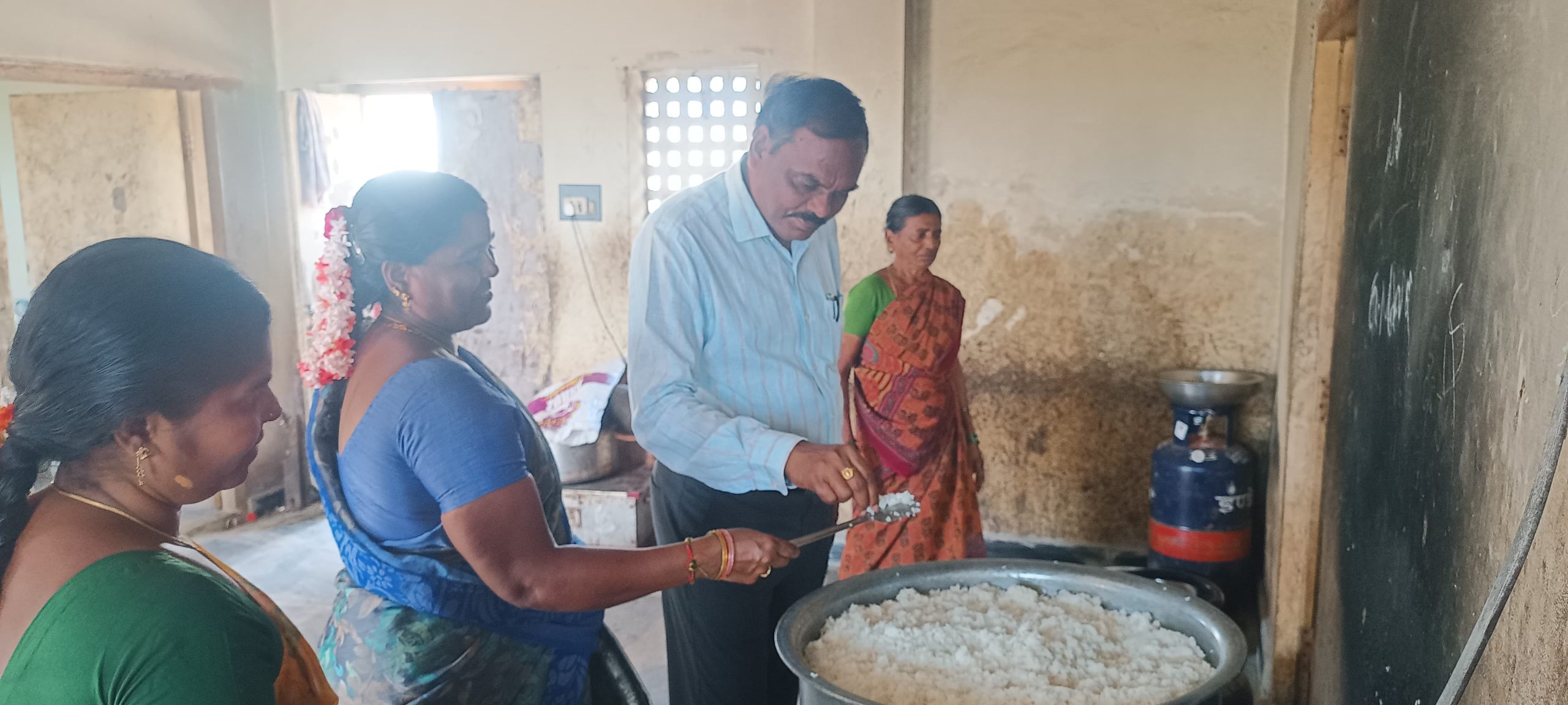 విద్యార్థులకు నాణ్యమైన భోజనం అందించాలి : డిఎఫ్ఓ