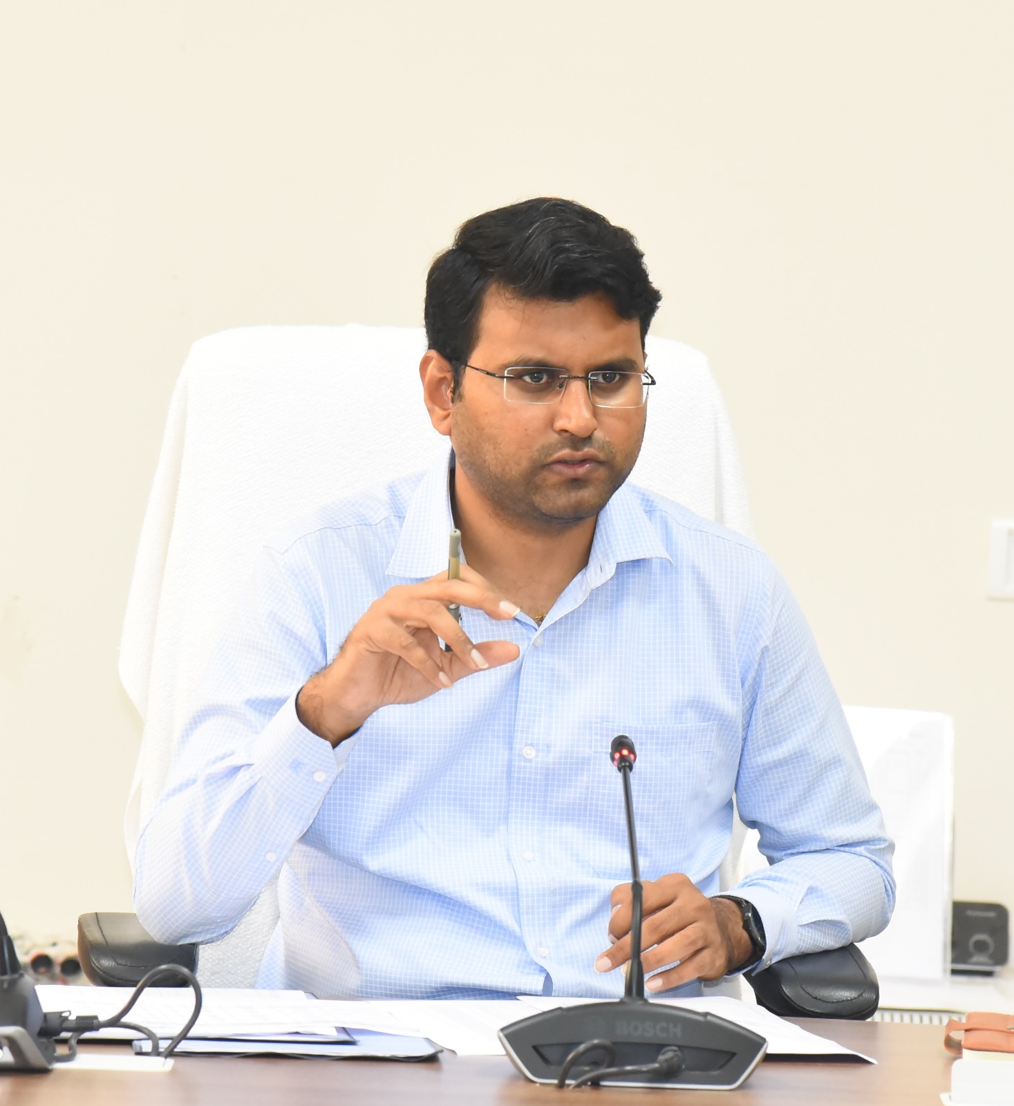ఆర్థిక అభివృద్ధిని సాధించేందుకు బ్యాంకర్లు, అధికారులు సమన్వయంతో పని చేయాలి: జిల్లా కలెక్టర్