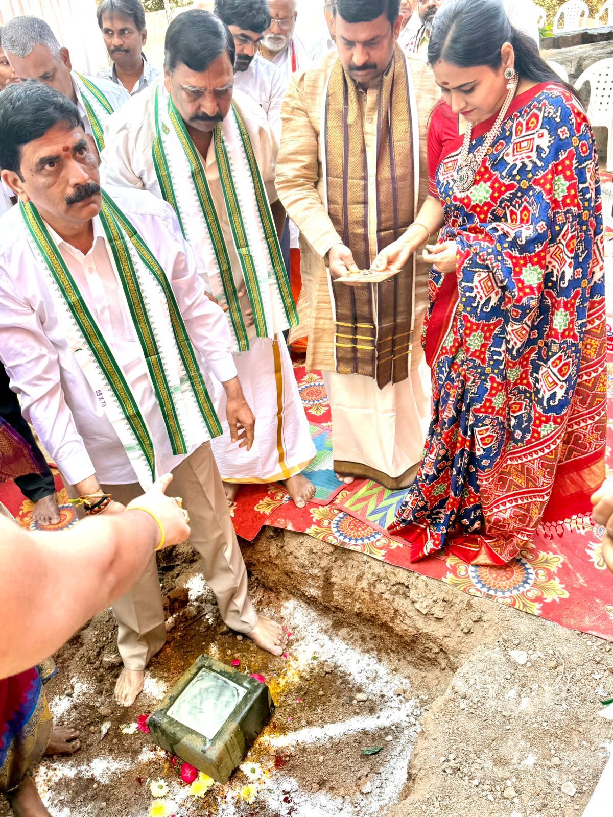 శ్రీ కాశి విశ్వనాథ సహిత అన్నపూర్ణేశ్వరి దేవాలయ నిర్మాణ పనులు ప్రారంభించిన వడ్డేపల్లి రాజేశ్వరరావు