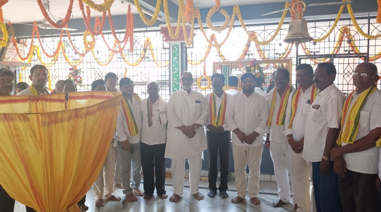 పోలిపల్లి అమ్మవారిని దర్శించుకున్న మలసాల భరత్ కుమార్