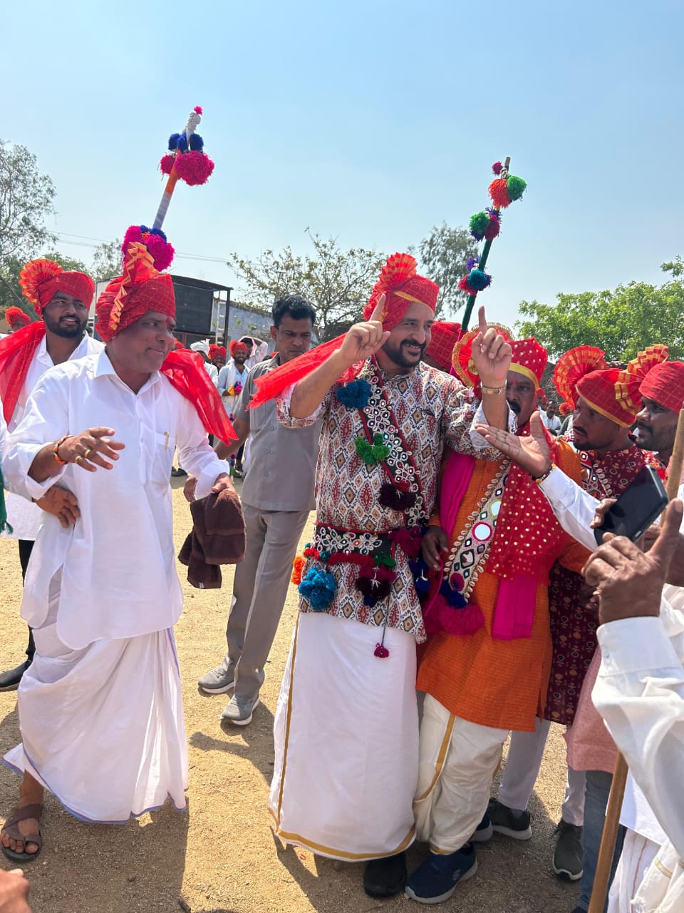 గిరిజనులు హోలీ లెంగి ఉత్సవాలను ఘనంగా నిర్వహించారు