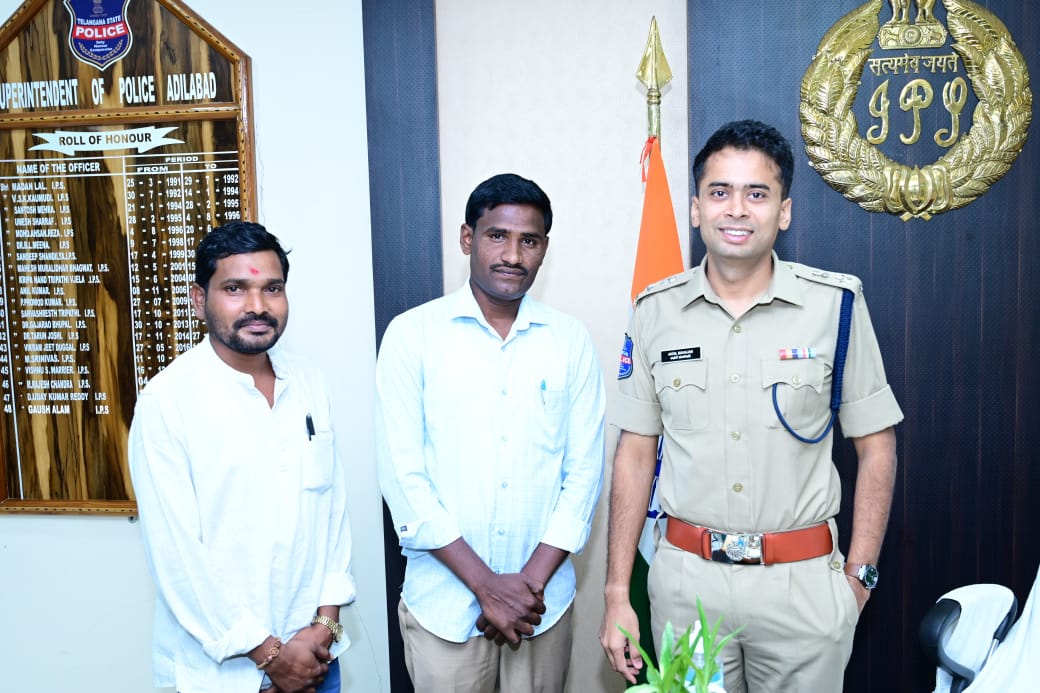 జిల్లా ఎస్పీ ని మర్యాద పూర్వకంగా కలిసిన సామజిక సేవకులు సత్యరాజ్ ఉపారపు