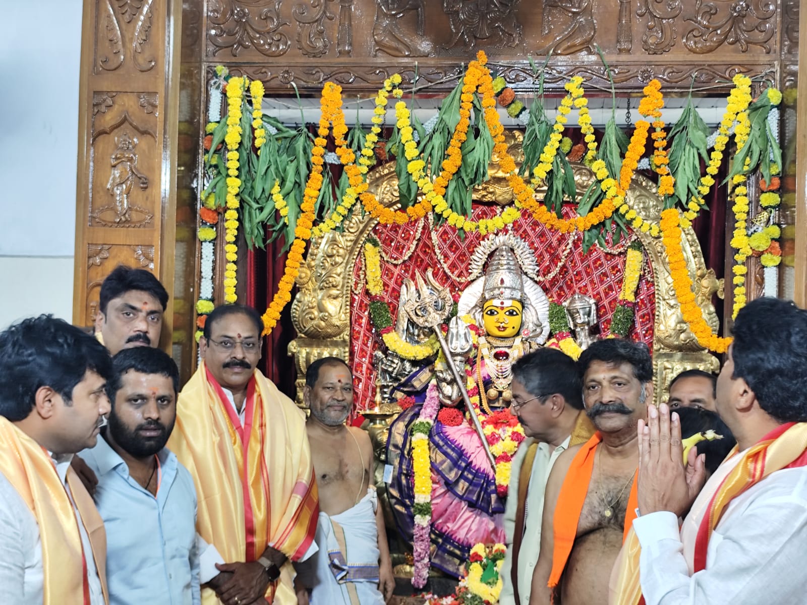 కెపిహెచ్బి కాలనీ దేవాలయాల్లో ప్రత్యేక పూజల్లో ముఖ్యఅతిథిగా పాల్గొన్న బండి రమేష్