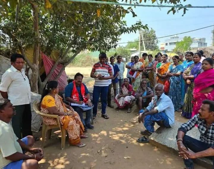 పేదల ఇళ్లను రెగ్యులర్‌ చేయాలి”