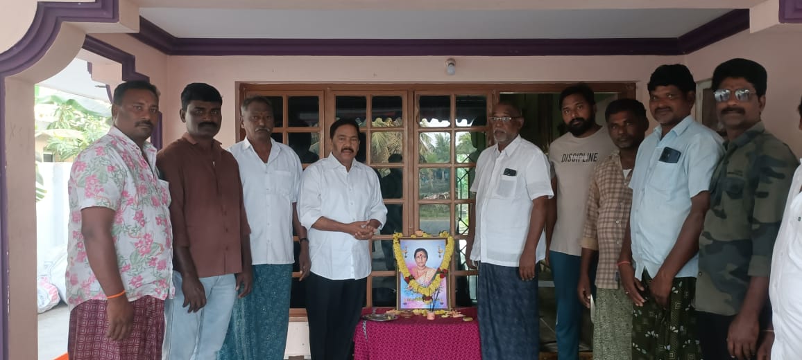 ఎంపీపీ కుటుంబానికి మాజీ మంత్రి విశ్వరూప్ పరామర్శ