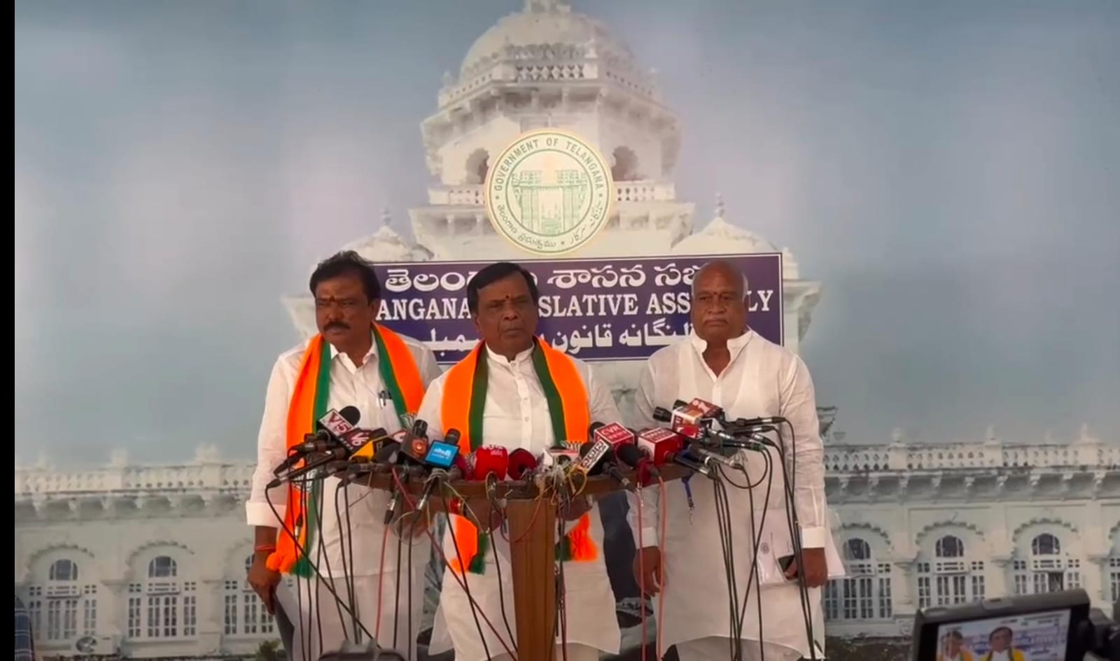 అసెంబ్లీ సాక్షిగా గవర్నర్ చేత అసత్యాలు పలికించిన కాంగ్రెస్..