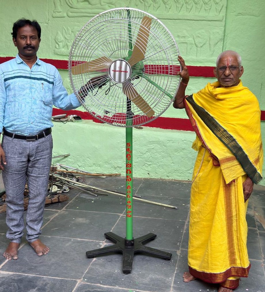 వెలుగొండ వెంకటేశ్వర స్వామి ఆలయానికి ఫ్యానుని బహుకరించిన కసెట్టి జగన్.