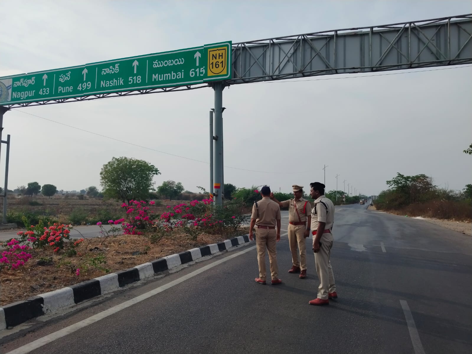 మహారాష్ట్ర సరిహద్దును తనిఖీ చేసిన ఎస్పీ. ।