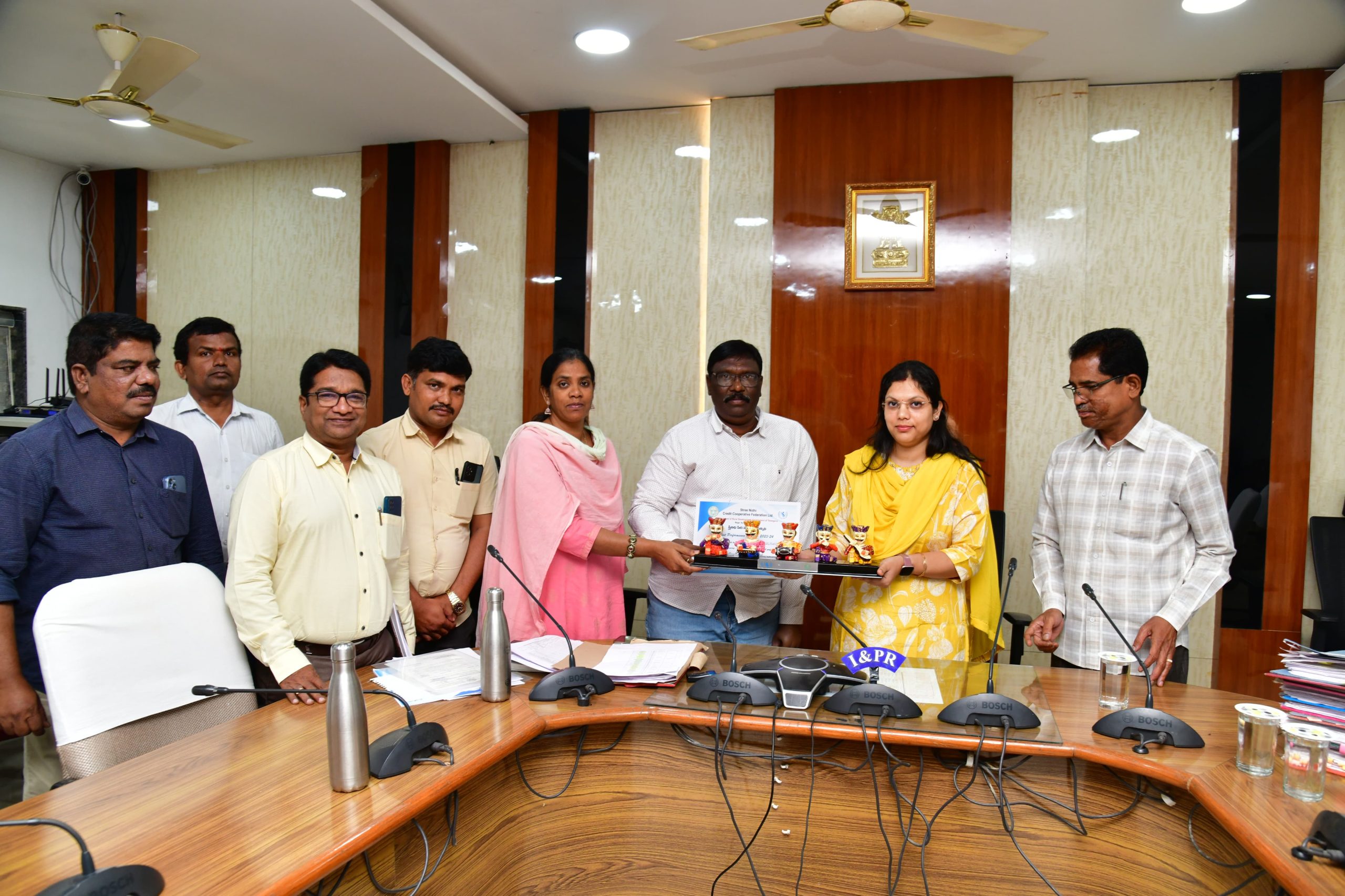 కరీంనగర్ డిఆర్ డిఓ కు “స్త్రీనిధి”లో రాష్ట్ర స్థాయి అవార్డు