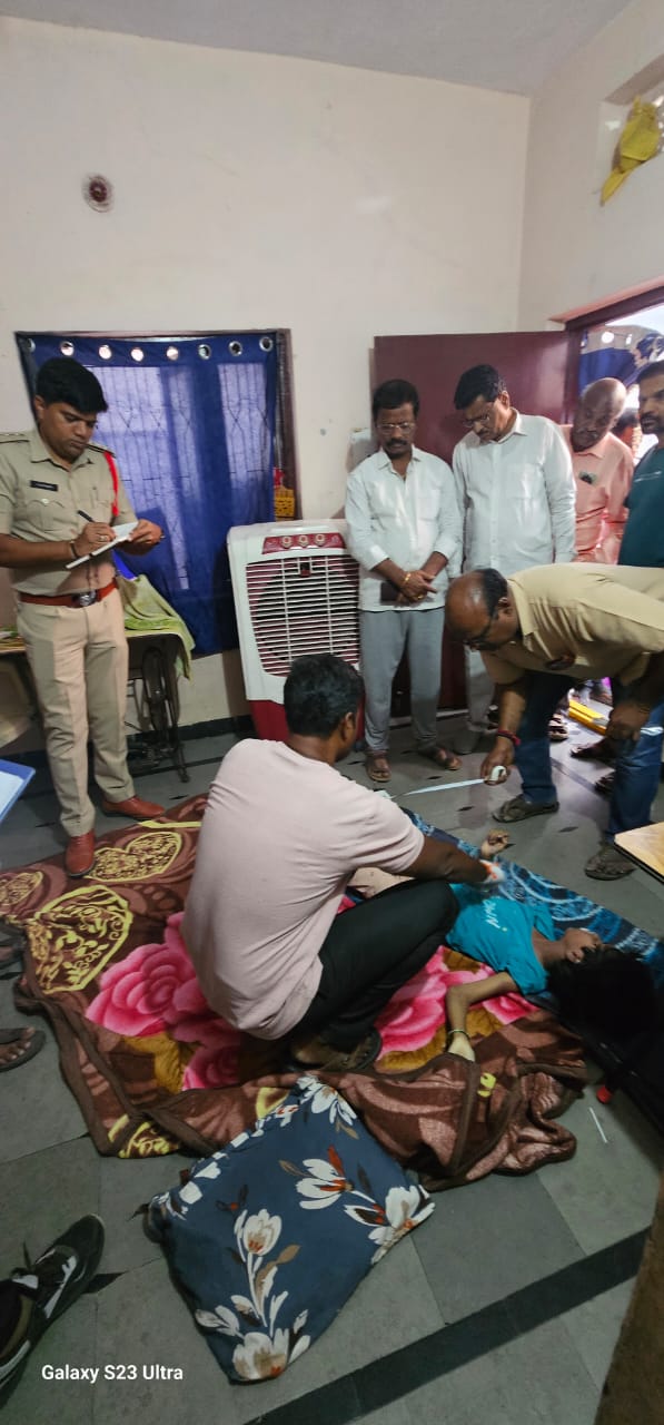 ముగ్గురు పిల్లలకు విషమిచ్చి చంపిన కన్నతల్లి