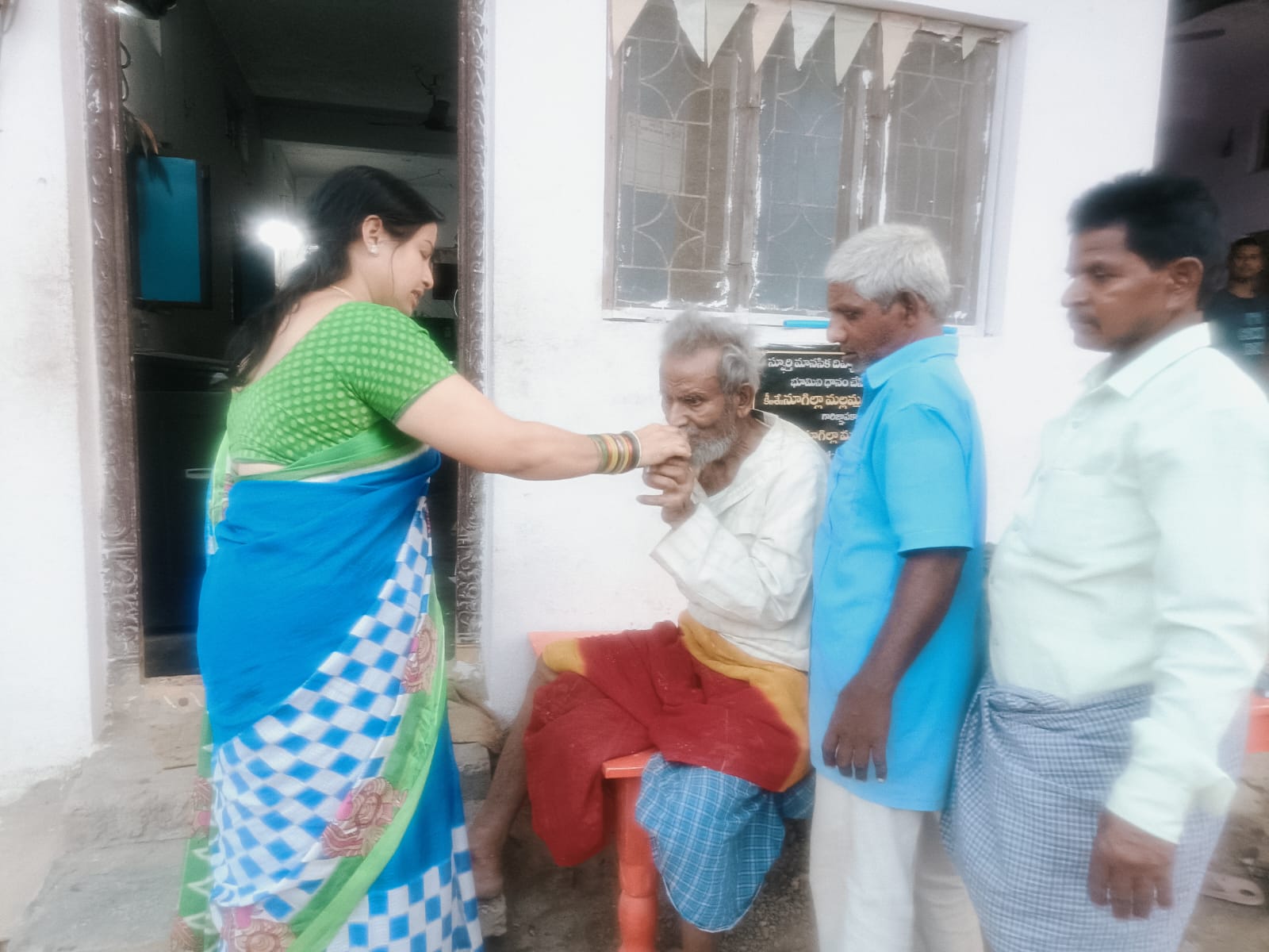 దిక్కుతోచని స్థితిలో ఉన్న వయోవృద్ధునికి వైద్య సహాయం – ఎఫ్ ఆర్ వో స్వర్ణలత