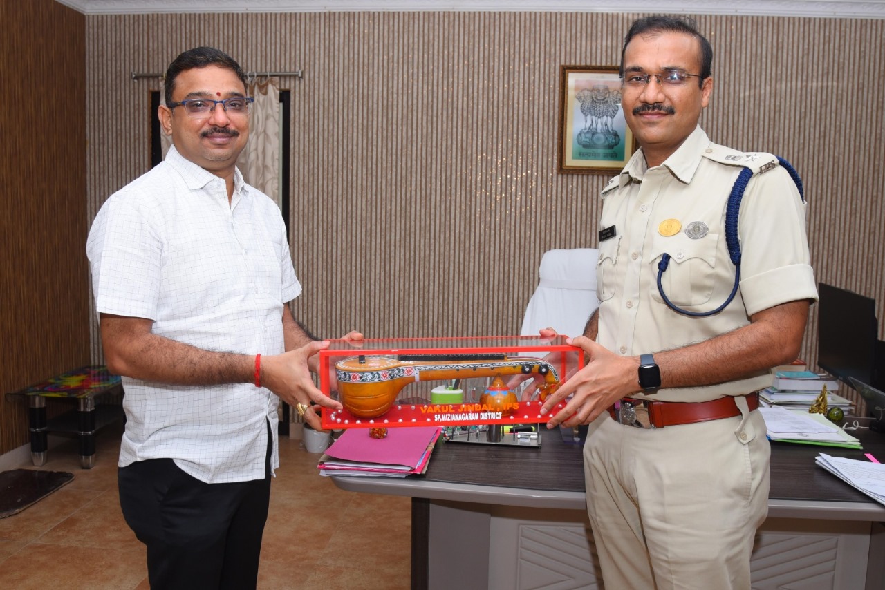 జిల్లా పోలీసుశాఖకు అందించిన సహకారాన్ని మరువలేము విజయనగరం జిల్లా ఎస్పీ వకుల్ జిందల్, ఐ.పి.ఎస్.,