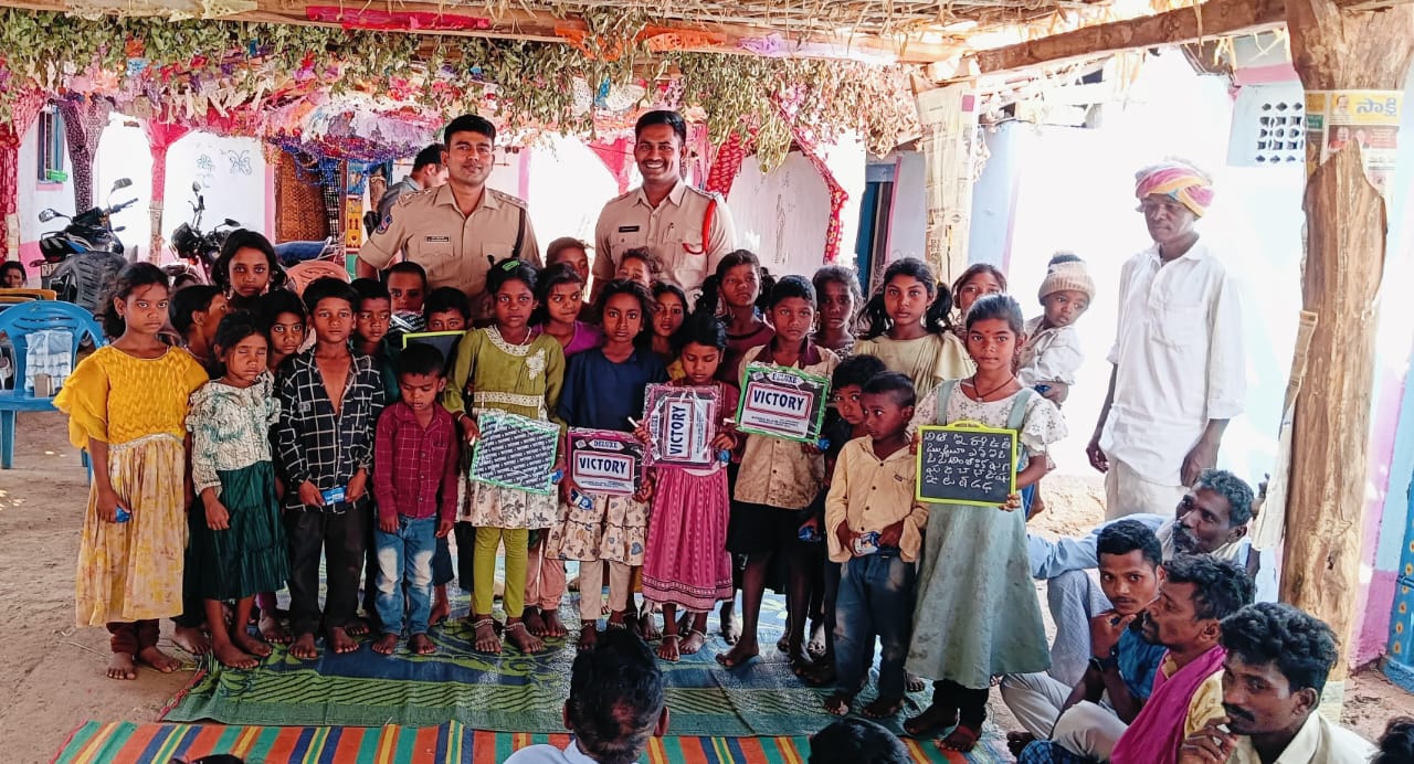 విద్య తోనే అభివృద్ది సాధ్యం * ఆదివాసులకు అండగా చిత్తరంజన్గిరిజన ప్రజలకు పోలీస్ శాఖ ఎల్లపుడూ అండగా ఉంటుంది ఏ ఎస్పీయువత మావోయిస్ట్ లకు