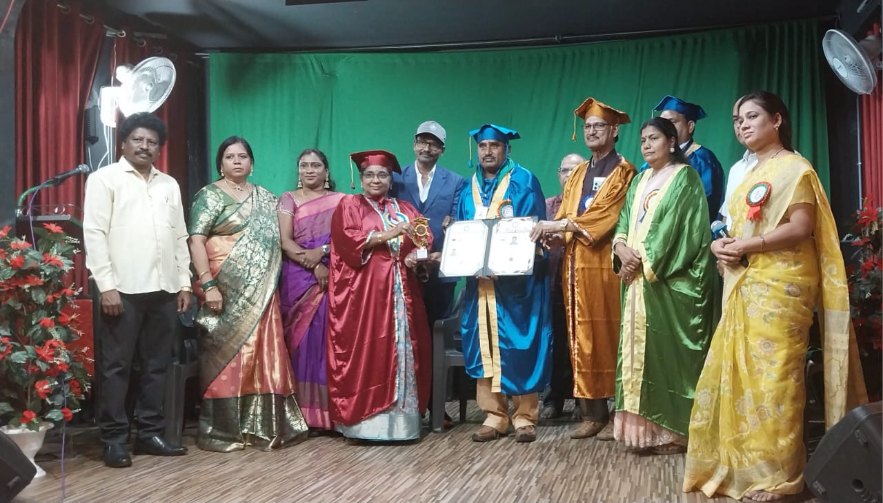 వ్యవసాయ సామాజిక కార్యకర్త గోపయ్య కు గౌరవ డాక్టరేట్