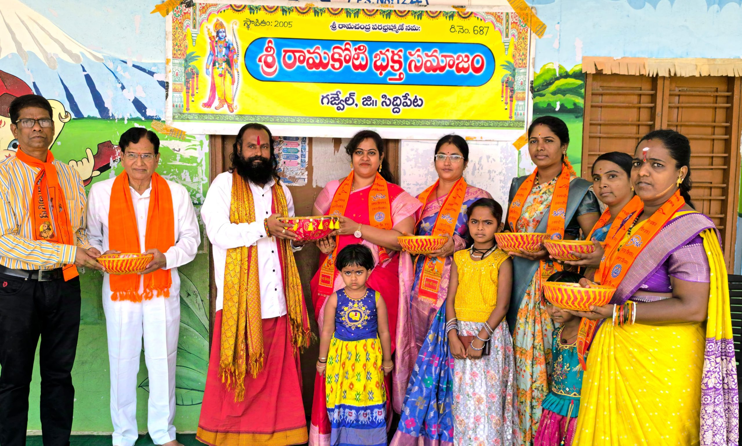 రామకోటి రామరాజు భక్తి అమోఘం అని సన్మానించి భద్రాచల 100కిలోల తలంబ్రాలు స్వాగతం పలికినఅడిషనల్ సివిల్ జడ్జి ప్రియాంక