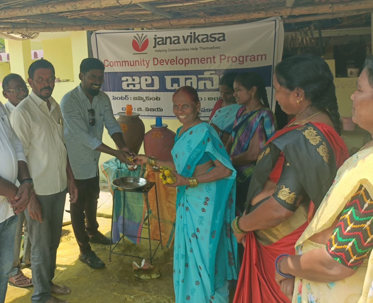 కూతురు జ్ఞాపకార్ధంగా చలివేంద్రం ఏర్పాటు