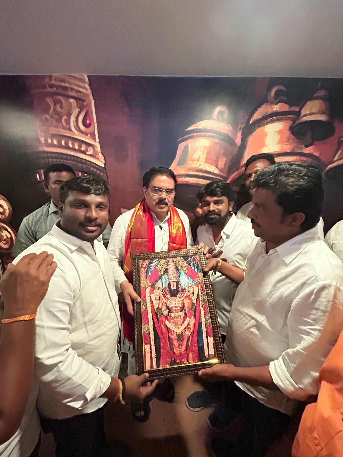 మంత్రి నాదెండ్ల మనోహర్ ని కలిసిన జనసేన ఉమ్మడి కడప జిల్లా ప్రోగ్రామ్ కమిటీ మెంబర్ గురివిగారి వాసు
