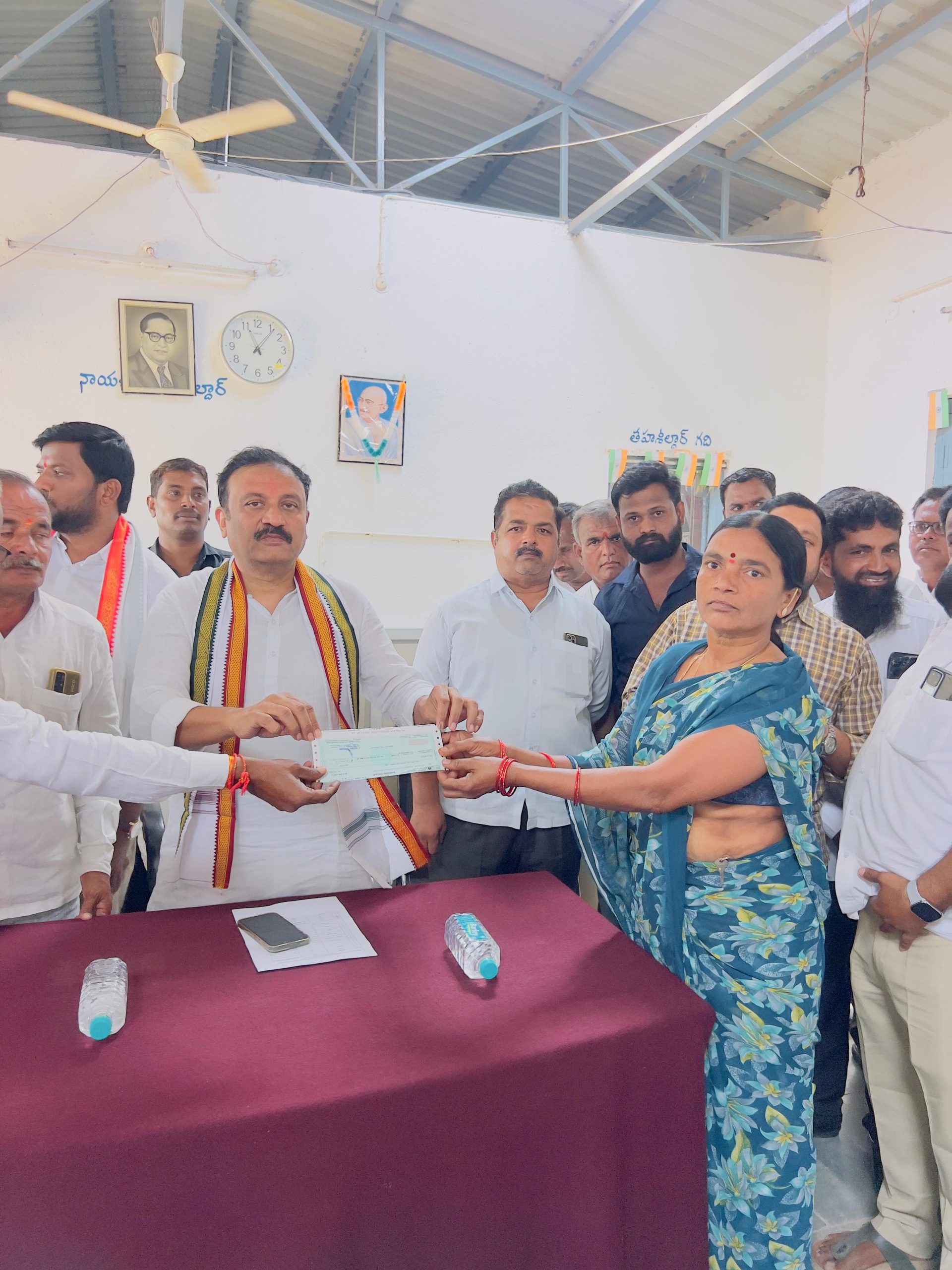 వరి, సన్ ఫ్లవర్ కొనుగోలు కేంద్రాలు ప్రారంభించిన ఎమ్మెల్యే…