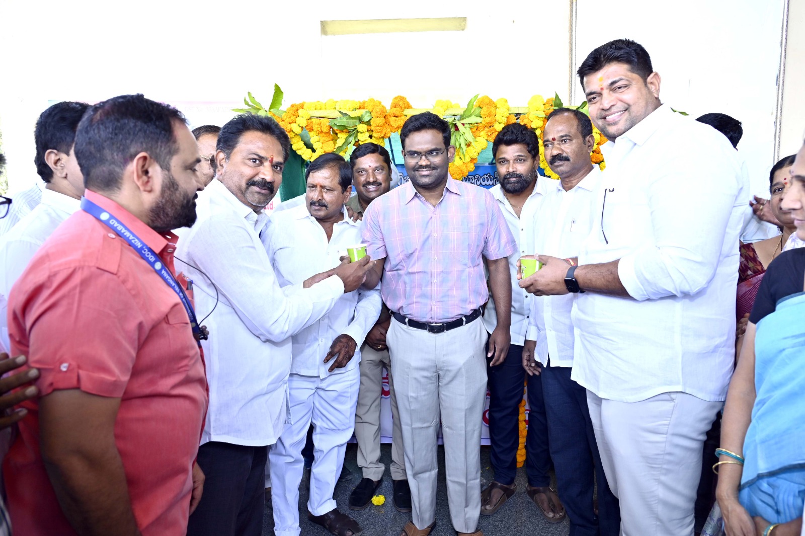 కలెక్టరేట్ లో ఉచిత అంబలి పంపిణీని ప్రారంభించిన కలెక్టర్..!