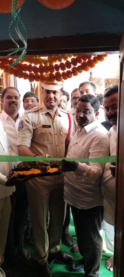 కమ్యూనిటీ మీడియేషన్ సెంటర్ ప్రారంభించిన సీఐ జగడం నరేష్…..