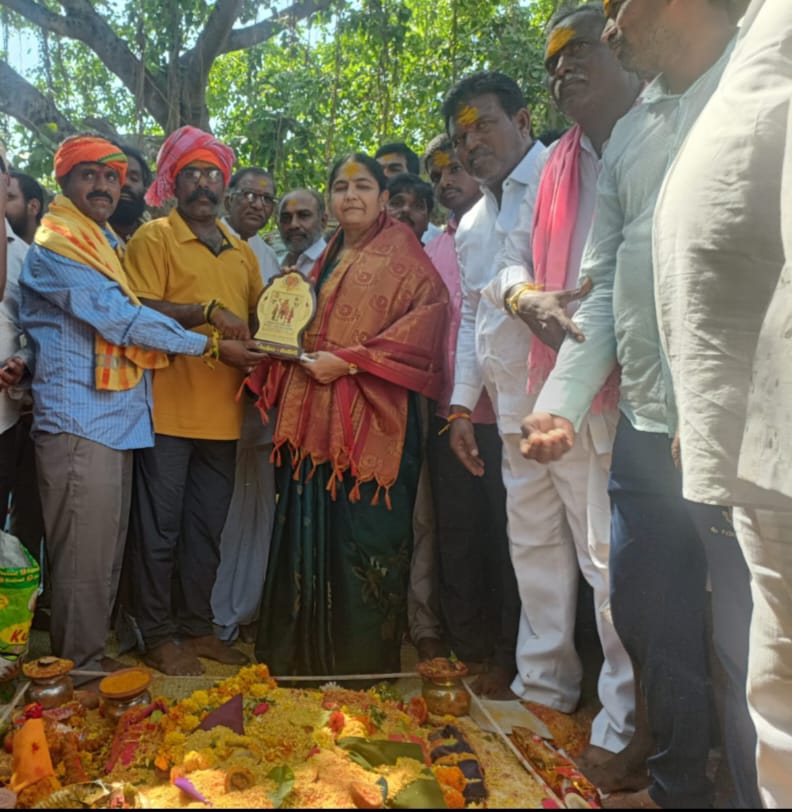 చండూరు గ్రామంలో బీరప్ప స్వామి జాతరలో పాల్గొన్న బి ఆర్ ఎస్ ఎమ్మెల్యే సునీత లక్ష్మారెడ్డి