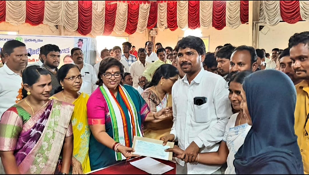ఆడపడుచులకు అండగా కాంగ్రెస్ ప్రజా ప్రభుత్వం : ఎమ్మెల్యే పద్మావతి రెడ్డి.