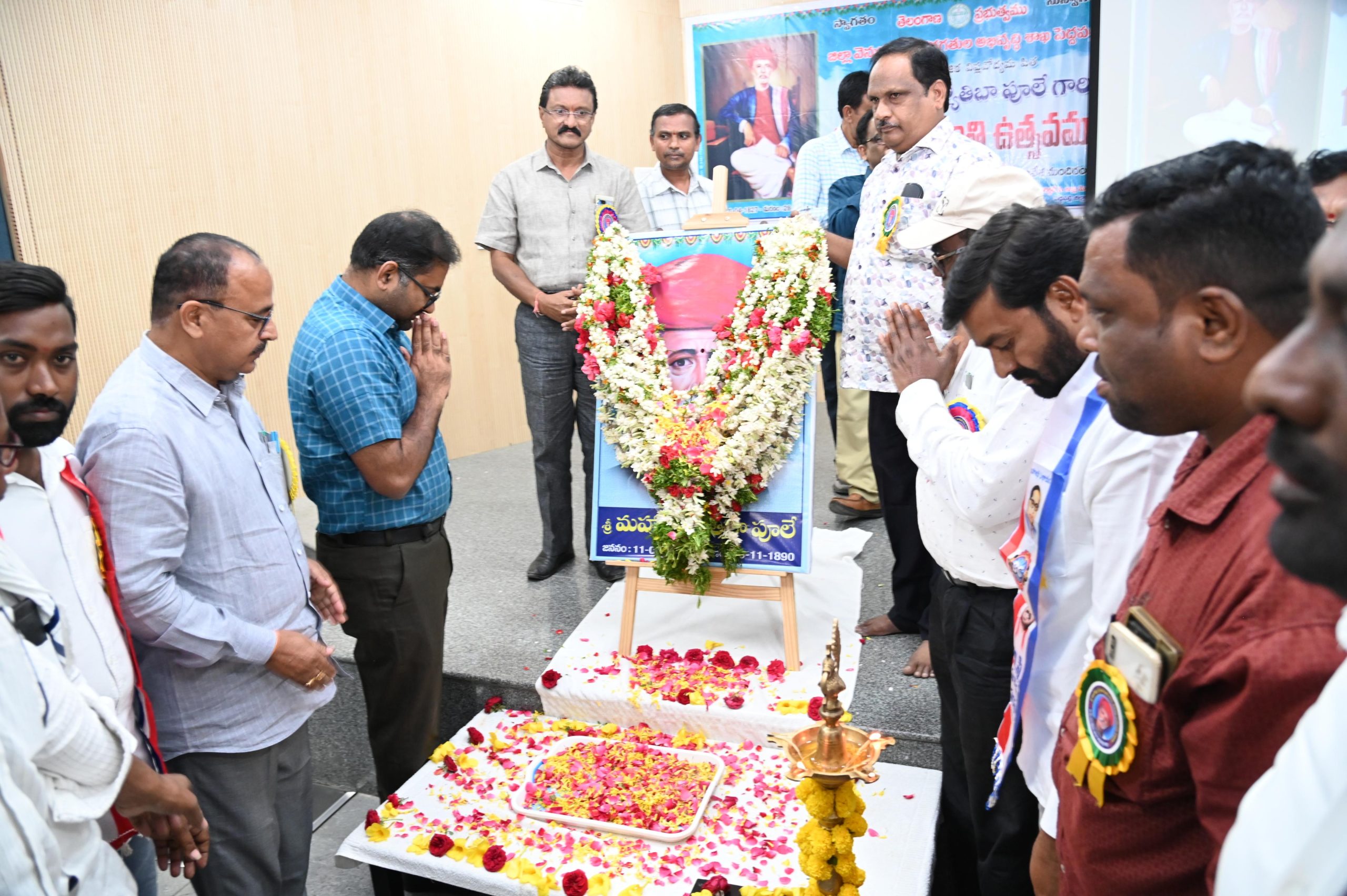 విద్య ప్రాముఖ్యతను చాటి చెప్పిన మహనీయులు మహాత్మ జ్యోతిబా పూలే …. జిల్లా కలెక్టర్ కోయ శ్రీ హర్ష