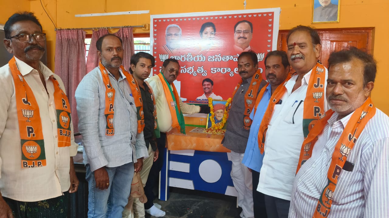 భారతీయ జనతా పార్టీ నియోజకవర్గ ఆఫీస్ నందు మహాత్మ జ్యోతిరావు పూలే జయంతి వేడుకలు