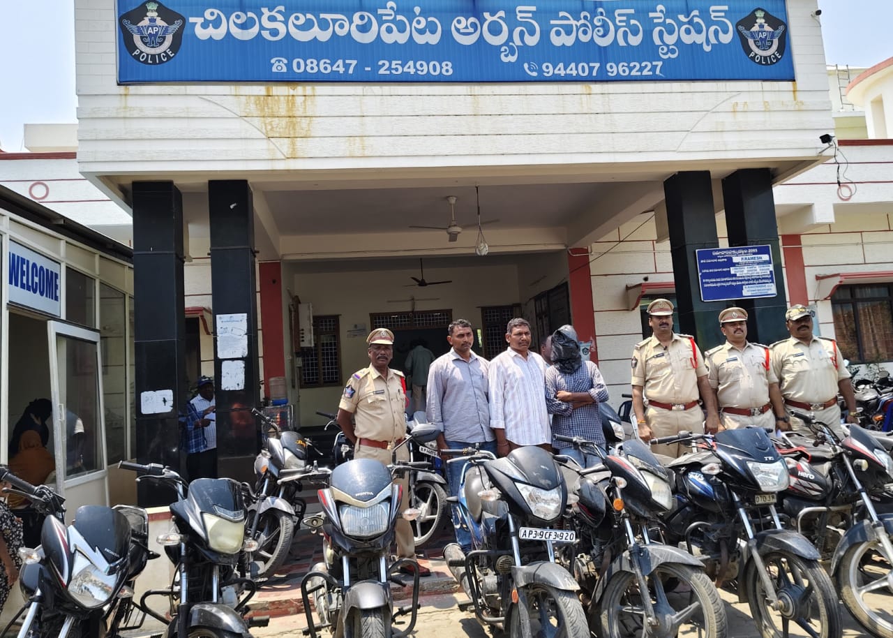 బైక్ దొంగ అరెస్ట్..17 వాహనాలు స్వాధీనం:సిఐ పి.రమేష్