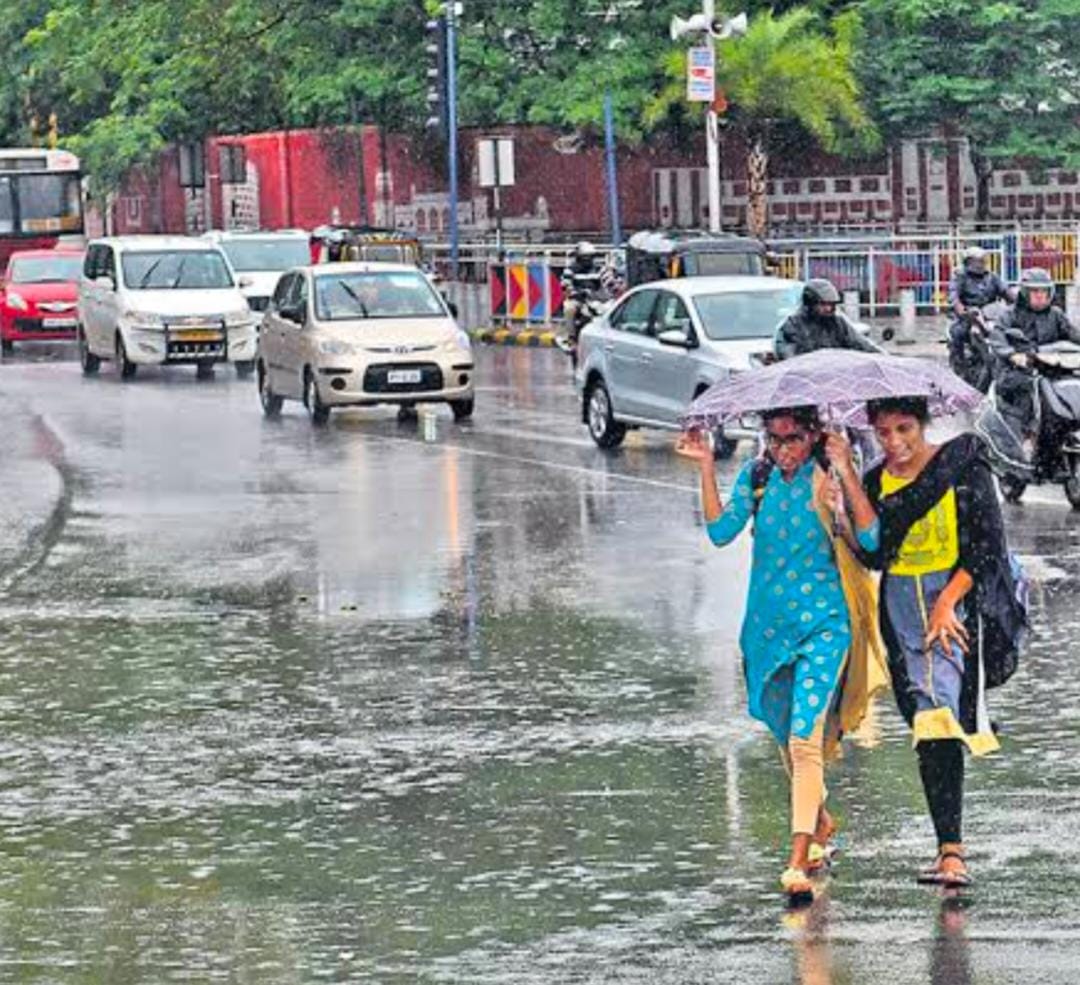తెలంగాణలో రాబోయే మూడు రోజులపాటు తేలికపాటి నుంచి మోస్తారు వర్షాలు
