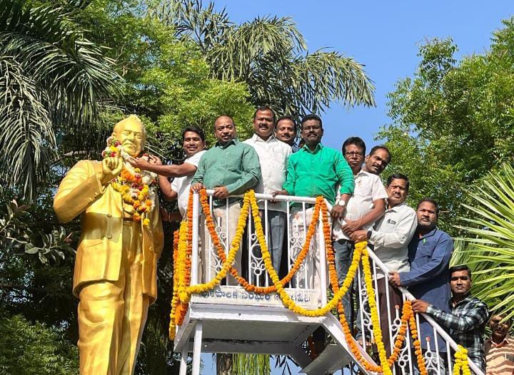 అంబేద్కర్ ఆశయాలు కొనసాగించాలి – ఎస్ టి యు ఉపాధ్యాయ సంఘం