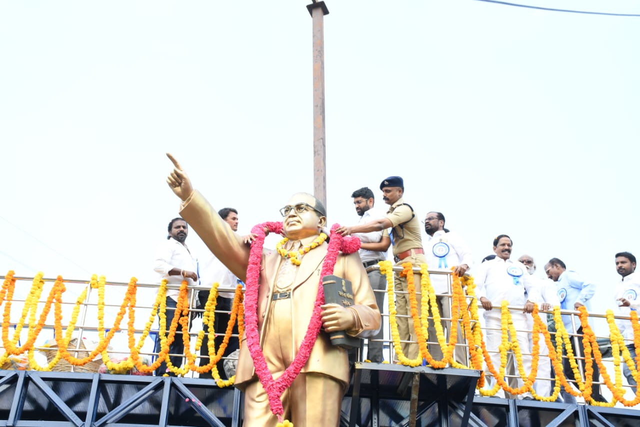 బడుగు వర్గాల ఆశాజ్యోతి బాబా సాహెబ్ అంబేద్కర్ : జిల్లా కలెక్టర్ జితేష్ వి. పాటిల్.