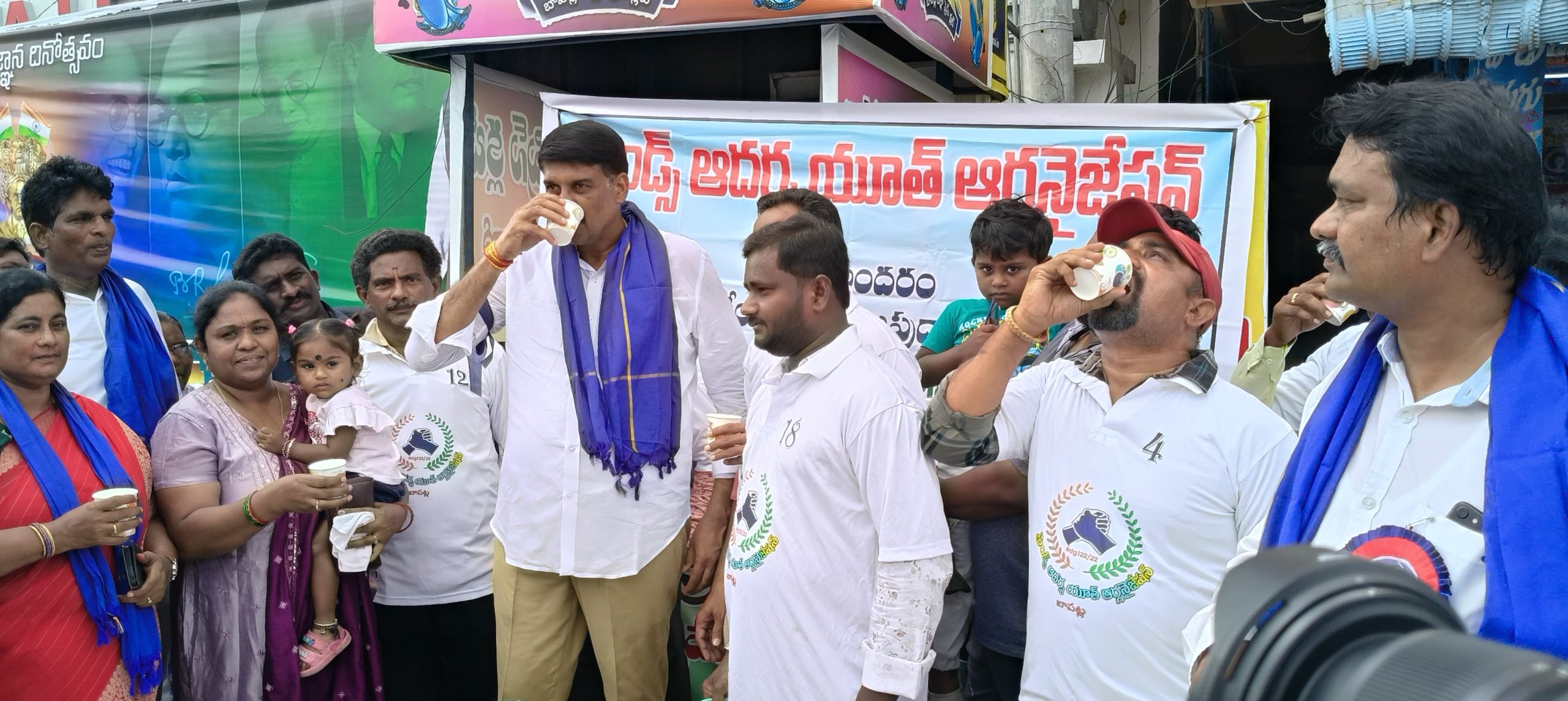 అంబేద్కర్ జయంతి సందర్భంగా మజ్జిగ పంపిణీ