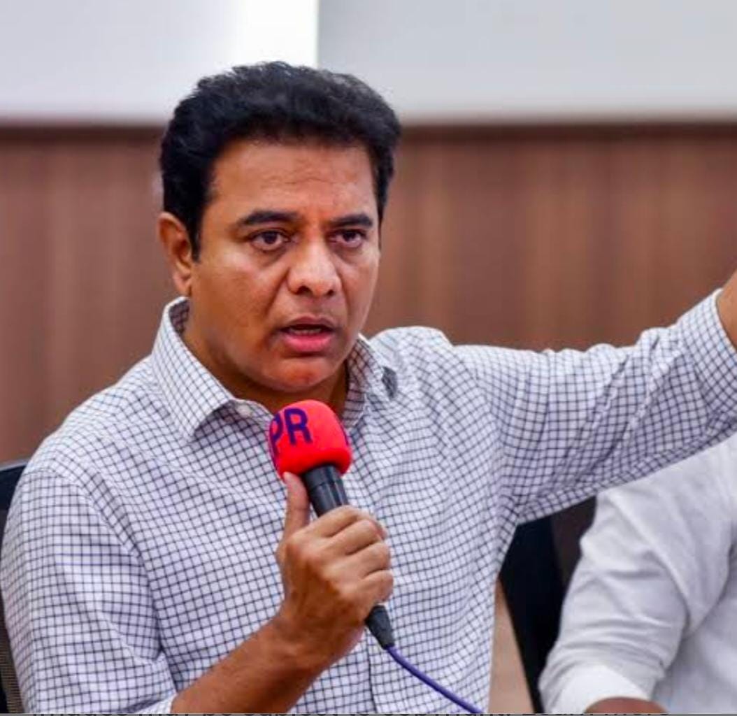 ఈ ప్రభుత్వాన్ని మేము పడగొట్టడం ఏంటి? మాజీ మంత్రి కేటీఆర్ బంగ్లాదేశ్ లాగా ప్రజలే పడగొడతారు!