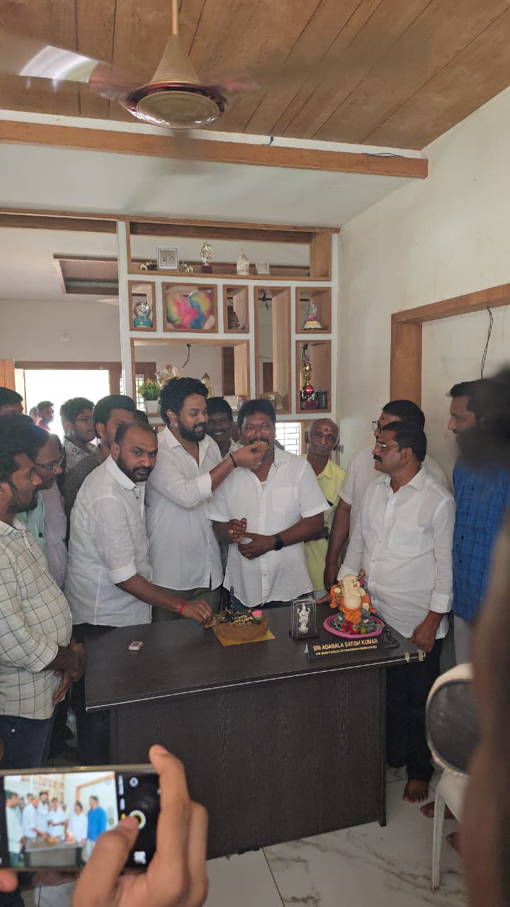 కౌన్సిలర్ సతీష్ కుమార్ పుట్టినరోజు వేడుకలు ఘనంగా .