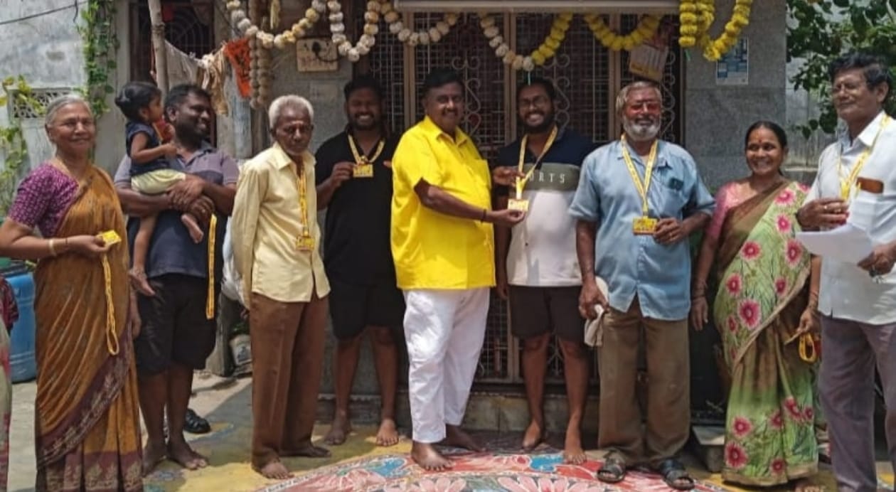 తెలుగుదేశం సభ్యత్వ కార్డులను పంపిణీ చేసిన బుద్ధ నాగ జగదీష్