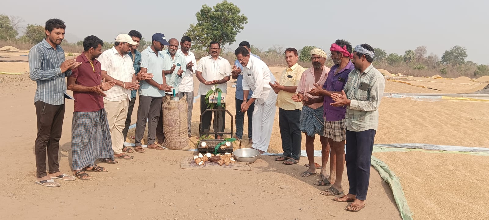 ప్రాథమిక వ్యవసాయ సహకార సంఘం ద్వారా వరి ధాన్యం కొనుగోలుకేంద్రలు ప్రారంభోత్సవం