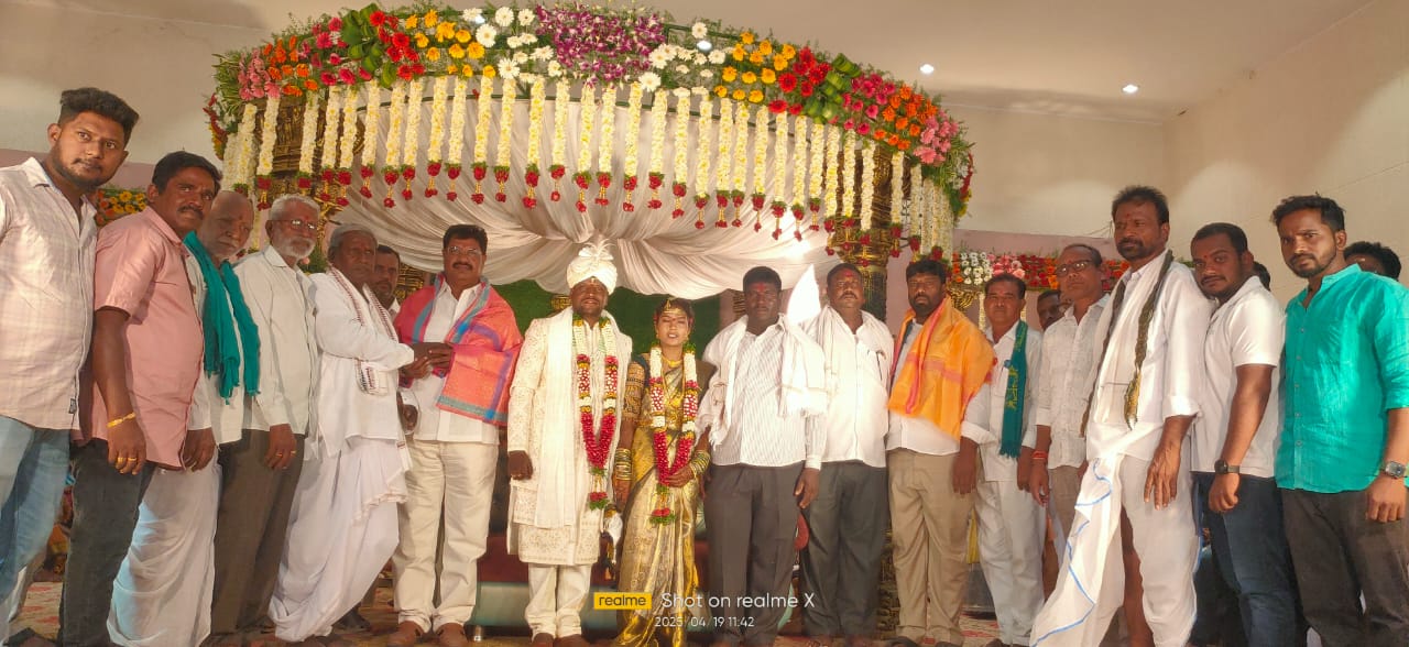 వివాహ వేడుకల్లో పాల్గొన్న మాజీ ఎమ్మెల్యే