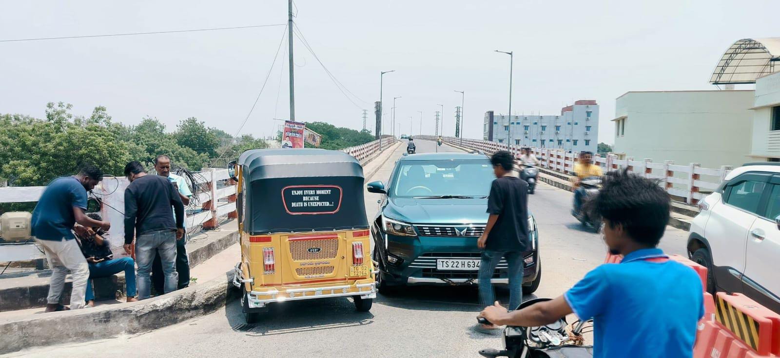 పట్టణంలో ఆర్ఓబి బ్రిడ్జ్ కట్టడమే ఈ ప్రమాదాలకు కారణమా