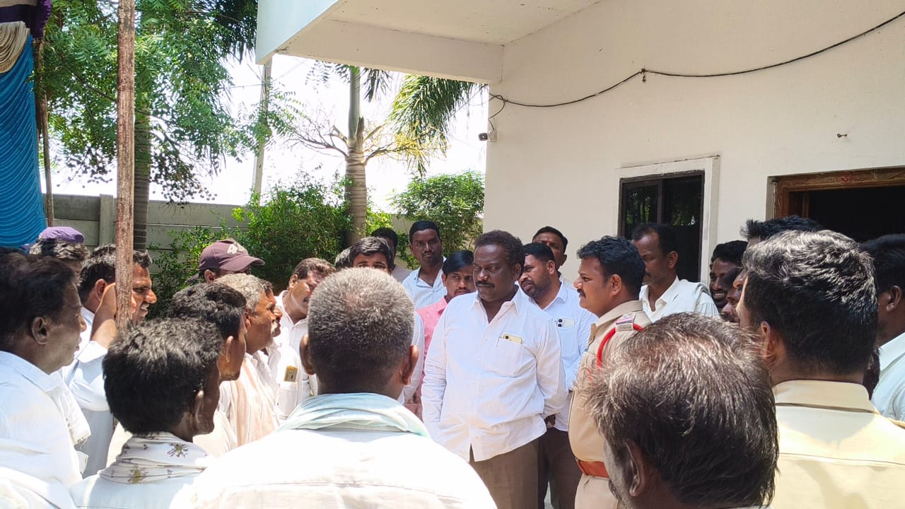బాసు హనుమంతు నాయుడు ను హౌస్ అరెస్ట్ చేసిన పోలీసులు